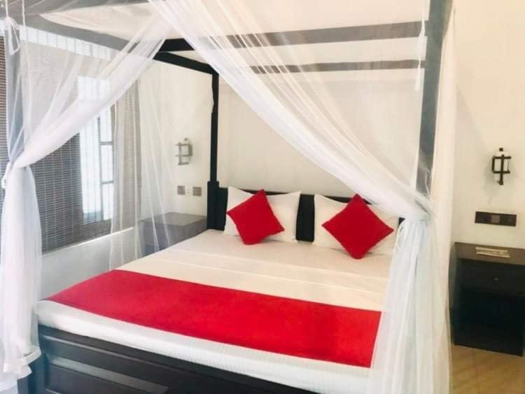 Walawa Reach Hotel Udawalawe Bagian luar foto